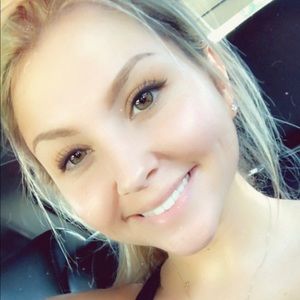 Meet your Posher, Lea